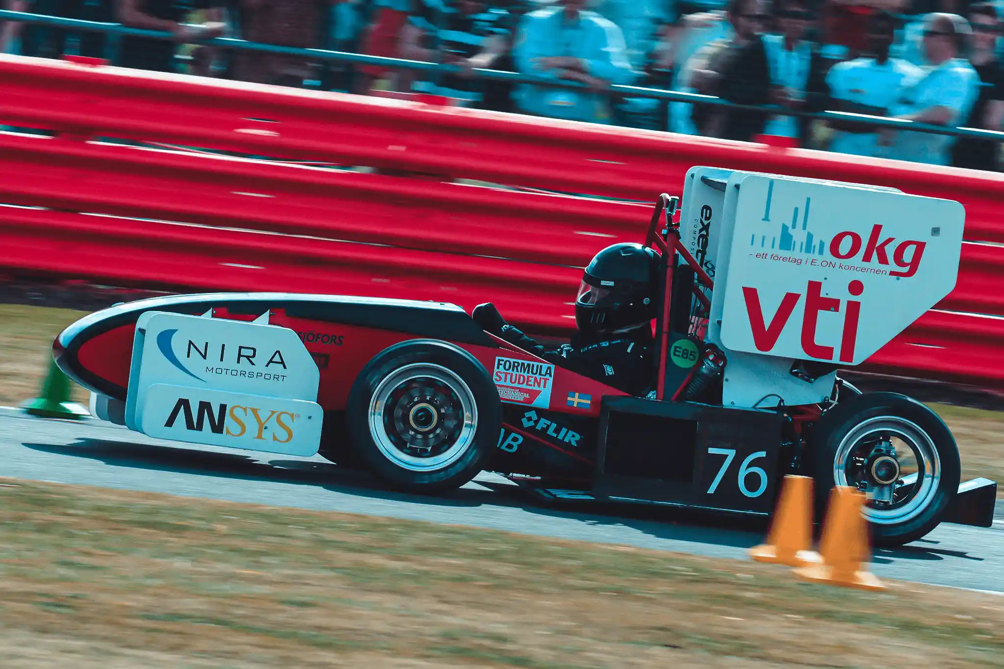 ER15 race car on track